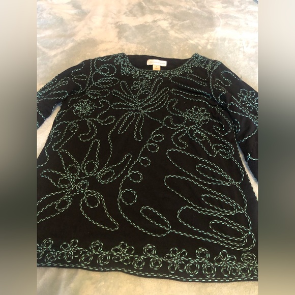 NWOT embroidered top  XB - Picture 1 of 5